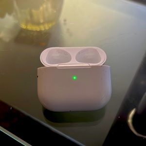 AirPods Pro charging case